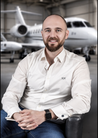 Konstantin Hingerl – CEO Optimum Clean GmbH CEO of Optimum Clean GmbH, certified aircraft cleaning and technical surface cleaning company